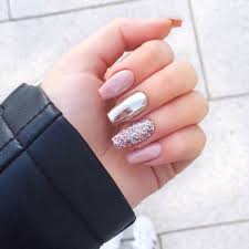 Las uñas se ven naturales. Unas Rosa Gold Diseno De Unas Naturales Unas De Moda Tendencia En Unas Unas Decoradas Di Diseno De Unas Con Brillos Unas Con Brillo Disenos De Unas Blancas