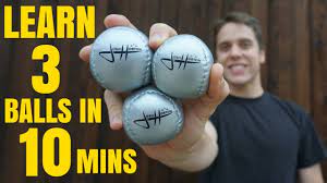 Hold one ball in your off hand, and two balls in your dominant hand, like lissin is doing here. How To Juggle 3 Balls Tutorial Youtube