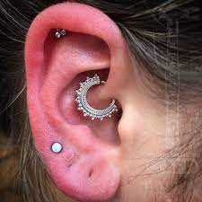 223 Me Gusta 5 Comentarios Industrial Tattoo Piercing Industrialberkeley En Instagram Boooooom White G Earing Inspo Cartilage Piercing Ear Piercings