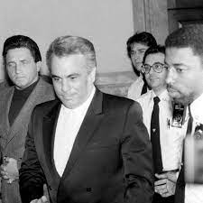 John gotti, center, enters the brooklyn federal courthouse with sammy the bull gravano may 1986 in new york city. Mafia Weinsammlung Schatze Von John Gotti Werden Verkauft Stern De