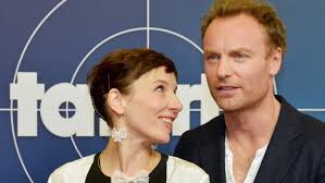 He was married to meret becker from 1996 to 2002 (their daughter is lulu snunit amanita hacke ) and since 2006 he is married to danielle de picciotto. Tatort Heute Neue Kommissare Wer Sind Die Neuen Im Tatort Meret Becker Und Mark Waschke