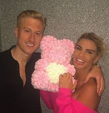 Tnt • official account of tommy fury. Katie Price Secretly Has Her Eye On Love Island S Anton Danyluk And Tommy Fury Love Island Tommy Celebs Go Dating