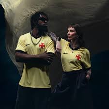 Chegou a nova Camisa 3 do Vasco &mdash; Nascida do Vento. Garanta o seu tamanho sem sair do sof&aacute;: &eacute; s&oacute; chamar aqui que a gente reserva pra voc&ecirc;. N&atilde;o corra o