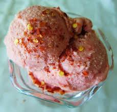 375 ml susu cair 200 gram kacang merah kalengan, tiriskan, tumbuk kasar 5 kuning telur 75 gram gula palem 75 gram gula pasir 125 ml krim kental. Cara Membuat Ice Cream Pedas Yang Enak Dan Lembut