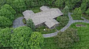 The burial site of bill cosby & camille cosby's two children at their massachusetts estate. Massachusetts Mansion Cosby S Wife Escaped Him After Assault Conviction