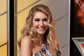 Bogi saját dalával akart lécet emelni, de nincs olyan együttállása a csillagoknak, amiben egy dallos bogi dal lécemelésnek számít barbaróval szemben. Dallos Bogi Az X Faktor Dontojeben Flitteres Estelyiben Kapraztatta El A Nezoket Hazai Sztar Femina