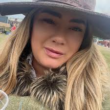 UK TAKE ME BACK Hi UK friends I miss you already. WHERE SHOULD I come back  next year!? #uk #travel #travelling #unitedkindom #countrymusic #touring  #newmusic #artist #entertainer #songofthesummer #20s