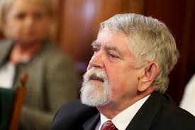 Kásler miklós, az emberi erőforrások minisztere elrendelte az egynapos sebészeti ellátások azonnali felfüggesztését. Kasler Miklos Megfizethet Erte Hogy Elfogadta Orban Ajanlatat Zoom Hu