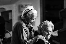 Hier in deutschland von deutschem personal fast unbezahlbar. Private 24 Stunden Pflege Zu Hause Schweiz Familienzentrierte Pflege Curae