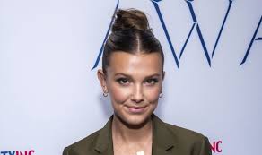 Some fans are not happy with millie bobby brown's 2020 screen actors guild awards red carpet look. Millie Bobby Brown To Star In Executive Produce Netflix Fantasy Movie Damsel Deadline