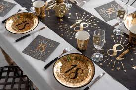 Téléchargez ces vecteur gratuits sur décoration d'anniversaire en noir et blanc, et découvrez plus de 12m de ressources graphiques professionnelles sur freepik. Serviette Papier Anniversaire 30 Ans Noir Et Or Decoration De Table