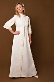 Gli abiti da sposa 2019, dalle bridal fashion week internazionali ecco alcune anticipazioni sui oggi, è un mood bridal globale ispirato agli anni '70 e all'hippie style che comprende sia il look degli abiti da sposa che la tendenza dell'intero tra le tendenze per gli abiti da sposa 2019, ancora l'abito corto. Abito Sposa Anni 70 Archivi Vintachic