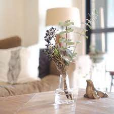 そのお花 どんな花瓶に飾る 花瓶の種類とディスプレイ 花瓶 おしゃれ 花瓶 インテリア 花 リビング