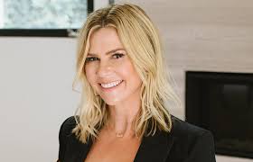 Keri White's Instagram, Twitter & Facebook