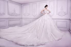 You may not have heard about michael cinco but it is definitely a name worth remembering! Michael Cinco Couture 2014 Bridal Perfete
