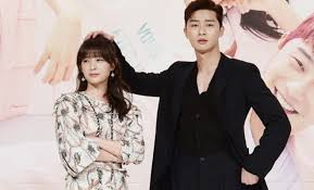 Though there have rumors in the media and gossips among his fans that he is dating someone, he has always denied all such speculations. Park Seo Joon On Kim Ji Won S Descendants Of The Sun Character I Can T Forget The Scene When She Kissed Jin Goo In The Army Dining Hall