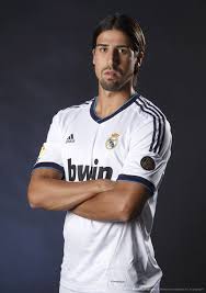 Sami khedira se retira del fútbol profesional a los 34 años khedira empezó su carrera en el stuttgart, equipo con el que se coronó campeón alemán, y luego fue traspasado al real madrid click. Sami Khedira The Swabian Power Sami Khedira Real Madrid Mens Tops