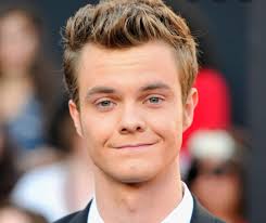 X-এ Lauren Modery: "Watching #TheBoys and all I keep thinking is that Jack  Quaid looks like a younger and less enraged Michael Shannon.  https://t.co/BiOk3EcqUv"