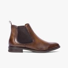 As the air gets nippy and the leaves start to change, one of the things we look forward to most is the chance to don our autumnal best. Smooth Brown Leather Chelsea Boots With Tapered Toe Bocage