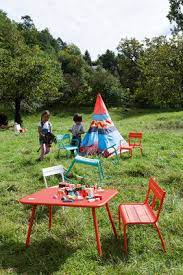 Zunächst findest du hier eine übersicht verschiedener kindertische unserer wahl, danach folgt eine. Kindertisch Luxembourg Kid Von Fermob Grun Grau Made In Design