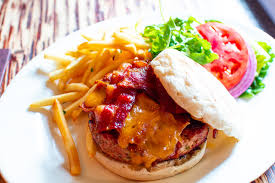 La hamburguesa es uno de los platillos más populares del mundo. Celebra El Dia Nacional De La Hamburguesa El 18 De Septiembre En Extra Virgin En West Village El Especial