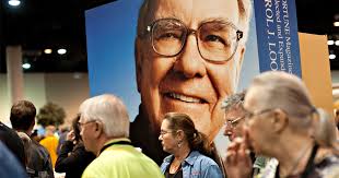 Warren Buffett Recommends Investing in Index Funds — But Many of His  Employees Don't Have That Option — ProPublica