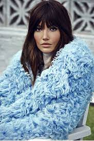 lily aldridge transforms into a retro rock goddess for s moda hair styles hairstyles with bangs long hair styles