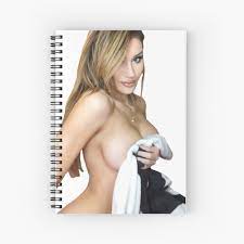 Molly eskam nipple