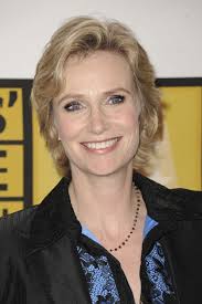 Clooney at the Ravens game, the AMAs and more in our pop culture rundown