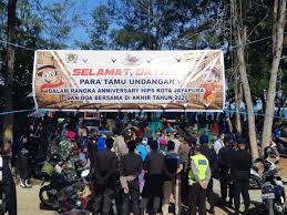 Penyebar di surabaya mencapai ke zona merah pekat, yang diamana situasi ini sangat merugikan bagi selain memikirkan bagaimana cara hidup sehat dan terbebas dari serangan covid 19. Langgar Protokol Kesehatan Di Tempat Wisata Satgas Covid 19 Kota Berikan Sanksi Divisi Humas Polri