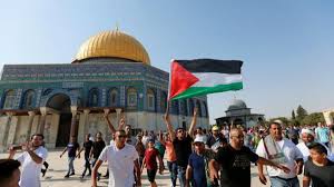ما ذكرت لدلالة الكلام على المراد منه، فقال. Ø¨Ø§Ù„ØµÙˆØ± Ø§Ù„ÙÙ„Ø³Ø·ÙŠÙ†ÙŠÙˆÙ† ÙŠØ¯Ø®Ù„ÙˆÙ† Ø§Ù„Ø£Ù‚ØµÙ‰ ÙˆÙŠØ±ÙØ¹ÙˆÙ† Ø¹Ù„Ù… ÙÙ„Ø³Ø·ÙŠÙ†