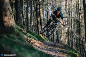 Either you have a road bike or a mountain bike, the application below will guide you in order to find the ideal pressure. How To Find The Perfect Tire Pressure For Your Mountain Bike Enduro Mountainbike Magazine