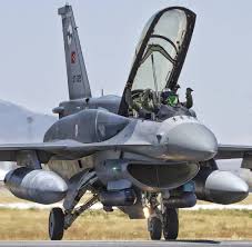 The cockpit and its bubble canopy give the pilot unobstructed forward and upward vision, and greatly improved vision over the side and to the rear. Turkish Airforce F16 Fighting Falcon Block 52 Photo By Georgekaravantos Ø¬Ù†Ú¯Ù†Ø¯Ù‡ Ú†Ù†Ø¯ Ù…Ù†Ø¸ÙˆØ±Ù‡ Ù†Ø³Ù„ Ú†Ù‡Ø§Ø± Ù¾Ù„Ø§Ø³ Ø§Ù Ø´Ø§Ù†Ø²Ø¯Ù‡ ÙØ§ Fighter Planes Air Force Fighter Jets