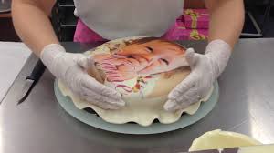 Kuchenschichten sind eine wunderbare dekoration und ein schönes finish für kuchen. Runde Torten Mit Tortenaufleger Ummanteln Youtube