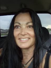 Hola a todos Hello everyone My name is Peytton from Perú 🇵🇪. I moved to  Canadá over a month ago. My aunty and uncle welcomed me into their home in  beautiful Sooke .