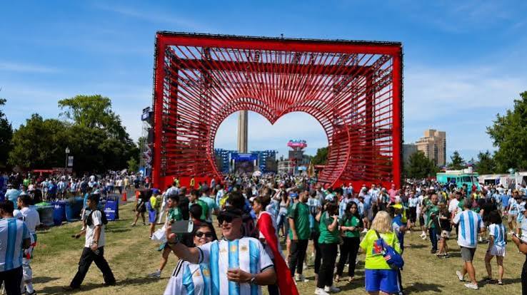 Marea argentina en Kansas City: los hinchas de la Selección copan el Fan  Fest en la previa del debut ante Argelia