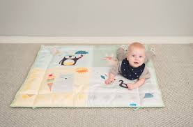 Un Super Tapis Pour Bebe Toddler Bed Toddler Decor