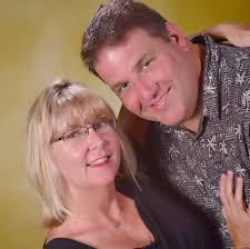 How can a high-achieving student get financial aid for medical school if  her parents are not willing to support her?