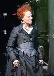 Margot Robbie In Mary Queen Of Scots 2018 Mary Queen Of Scots Elizabethan Fashion Elizabeth I
