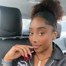 Emily DeArmond (@emiloo74)