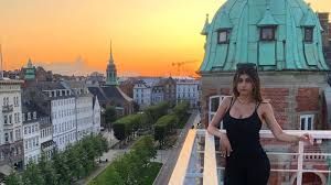 世界を制したヒジャブのポルノ女優「アダルト業界を焼き払いたい」 | クーリエ・ジャポン