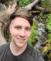 Kristopher Hunt's Instagram, Twitter & Facebook