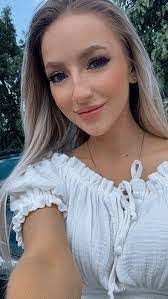 Ramona Denton's Instagram, Twitter & Facebook