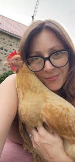 My chicken molten righ now. Her skin little pale, and a lots of white  flakes. Is this pa￼rt of molten or it is something else going