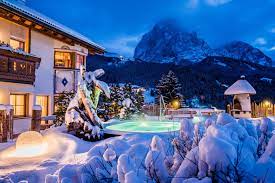 Isolde kostner (born 20 march 1975) is an italian former alpine skier who won two bronze medals at the 1994 winter olympics and a silver medal at the 2002 winter olympics. Soraiser Wolkenstein 3s Sterne Residence Sudtirol