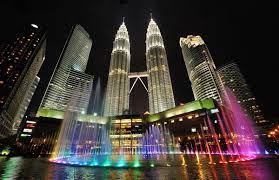 Nama masjid diambil dari nama anak di gerbang masjid, traveler akan disambut oleh gerbang masjid yang tinggi dan megah. Tak Sah Kalau Tak Lawat 5 Bangunan Paling Unik Di Malaysia Ini Propertyguru Malaysia