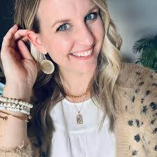 𝓑𝓪𝓼𝓲𝓬𝓪𝓵𝓵𝔂 𝙽𝙾𝚃 ᗷᗩᔕIᑕ!! Ladies, It's time to clear out your  closet and REFRESH your most worn pieces… it's time for a basic LEVEL UP!  💥 Have you seen the most recent collection;