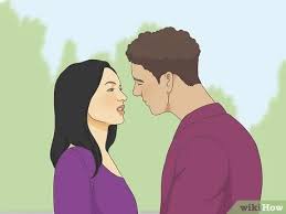 How to Initiate a First French Kiss: 12 Steps (with Pictures)