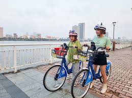 Người trẻ thích thú với xe đạp công cộng: 'Đến Đà Nẵng thì phải đạp xe'