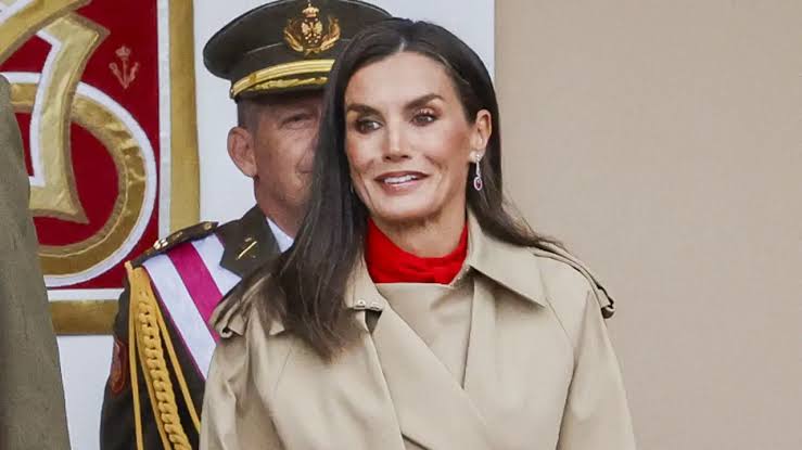 El enfado de la reina Letizia que empaño el Día de la hispanidad ante la  mirada atónita de Felipe y su hija Leonor